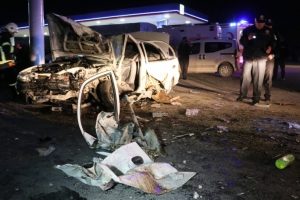 &Ouml;nce otomobile sonra tıra &ccedil;arptı: 7 yaralı