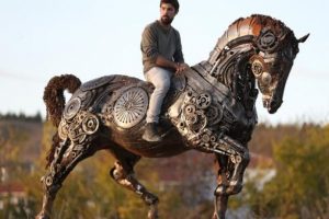 Eskişehirli gen&ccedil; 7 bin par&ccedil;a hurdadan yaptı... G&ouml;ren hayran kalıyor