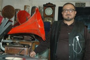 110 yıllık gramofon ile ge&ccedil;mişe yolculuk