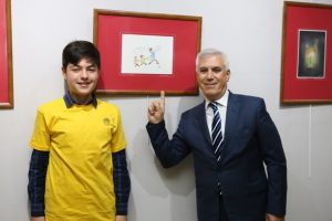 Bursa Nil&uuml;fer'de Orhan Kemal'in eserlerini karikat&uuml;rle yorumladılar