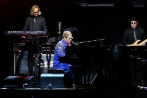 Elton John 'ara veriyor'