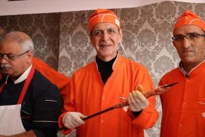 Kebabını &ouml;ğrenmek i&ccedil;in Adana'ya geldiler