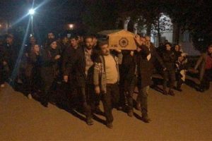 Kırmızı listedeki ter&ouml;ristin cenazesine katıldılar!