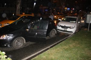 &Uuml;&ccedil; ayrı kaza: 4 yaralı