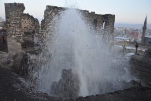 İ&ccedil;me suyu borusu patladı