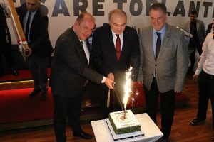 Bakan &Ouml;zl&uuml;'ye doğum g&uuml;n&uuml; s&uuml;rprizi