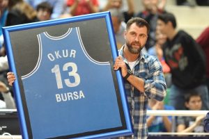 TOFAŞ'tan Mehmet Okur'a b&uuml;y&uuml;k jest