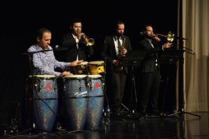 Ayhan Sicimoğlu ve Latin All Stars Orkestrası Bursa'da konser verdi