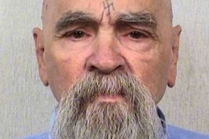 Seri katil Charles Manson öldü