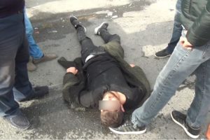'Zombi' gibi dolaşan gencin ibretlik g&ouml;r&uuml;nt&uuml;s&uuml;!