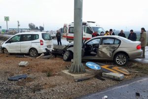 Bursa'da kavşakta feci kaza: 3 yaralı