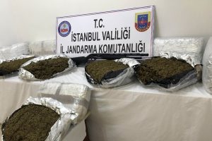 Jandarmadan l&uuml;ks rezidansa uyuşturucu baskını