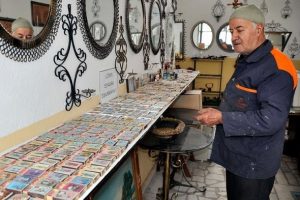 Annesinin hediyesiyle başladı 2000 kutuluk koleksiyon sahibi oldu