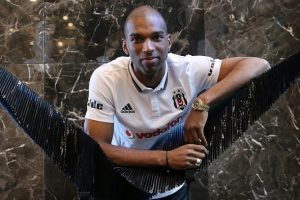 Babel futbolu Beşiktaş'ta bırakmak istiyor