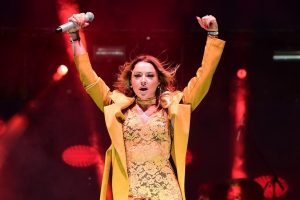 Hadise'den &ouml;rnek a&ccedil;ıklama