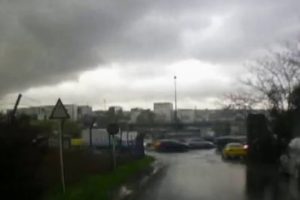 İstanbul'u bir anda kara bulutlar kapladı