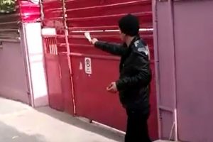 Okulun yanında sentetik madde &ccedil;ekti