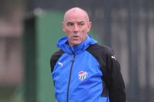 Bursaspor, Karab&uuml;kspor hazırlıklarına yoğun yağış altında başladı