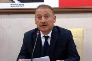 AK Parti'de 3 il başkanı istifa etti