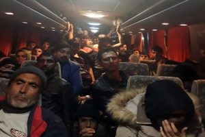 294 ka&ccedil;ak g&ouml;&ccedil;men yakalandı