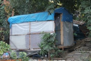 &Ouml;l&uuml;m &ccedil;adırda yakaladı