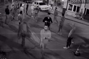 Suriyeliler pala, bı&ccedil;ak ve sopalarla dehşet sa&ccedil;tı