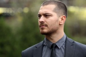 &Ccedil;ağatay Ulusoy'un yeni dizisinde senaryo krizi mi &ccedil;ıktı?