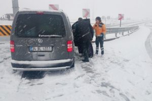 Kar yağışı kazaya neden oldu
