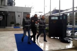 Bursa'da yolda bulduğu kimlik ve ehliyet ile dolandırmadığı kalmadı