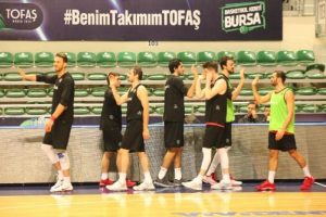 A Milli Basketbol Takımı oyuncuları Bursa'da yoğun ma&ccedil; trafiğini eleştirdi