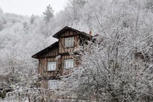 Karadeniz b&ouml;lgesinde kar yağışı etkili oluyor
