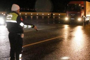 Erzincan'da ulaşıma kar engeli