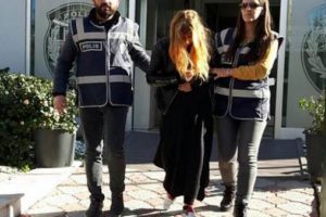 Kadın hırsız b&ouml;yle yakalandı
