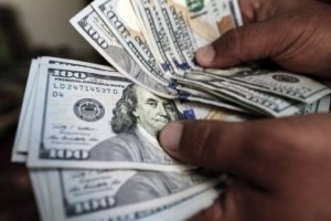 Dolar ve Euro rekor d&uuml;zeylere yakın!