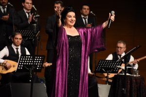Bursa'da H&uuml;lya S&uuml;er ile m&uuml;zik ziyafeti