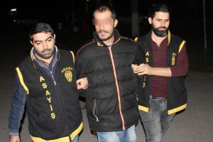 21 g&uuml;n kemerle, sopayla darp edip tecav&uuml;z etti