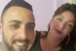 Facebook'tan ablasına k&uuml;freden arkadaşını ve annesini bı&ccedil;akladı