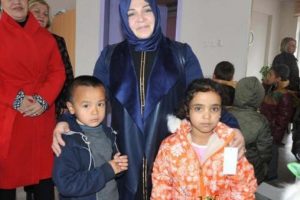 Bursa'da 'Sevgi Derneği'nden çocuklara mont