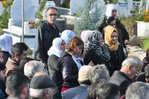 HDP'li vekil ter&ouml;rist cenazesine katıldı