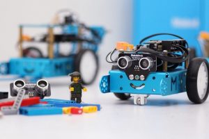 Bursa'da öğrencilere robotik uygulama eğitimi
