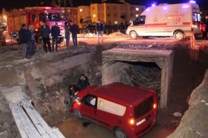 3 metrelik &ccedil;ukura u&ccedil;tu