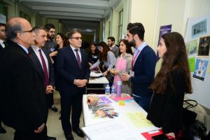 Uşak &Uuml;niversitesi &ouml;ğrenci toplulukları stant a&ccedil;tı