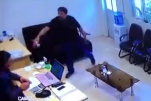 Asitli saldırı g&uuml;venlik kamerasında
