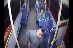Halk otob&uuml;s&uuml; şof&ouml;r&uuml; apandisiti patlayan hastayı acile yetiştirdi