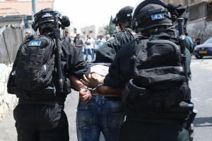 İsrail askerleri 7 Filistinliyi g&ouml;zaltına aldı