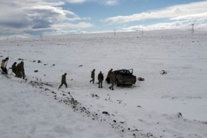 Kaza mahalinde s&uuml;r&uuml;c&uuml;n&uuml;n donmuş cesedi bulundu