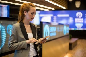 Borsa ilk yarıda y&uuml;kseldi