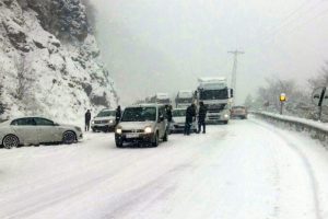 Kar yurda bir geldi pir geldi
