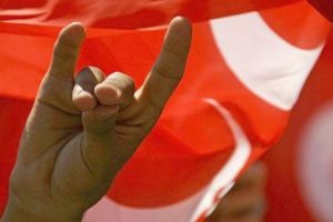 8 yıllık başkan MHP'den istifa etti