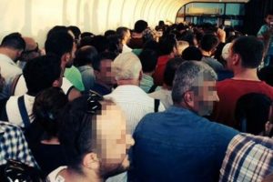 Evini, arabasını, ineğini satan gidiyor!